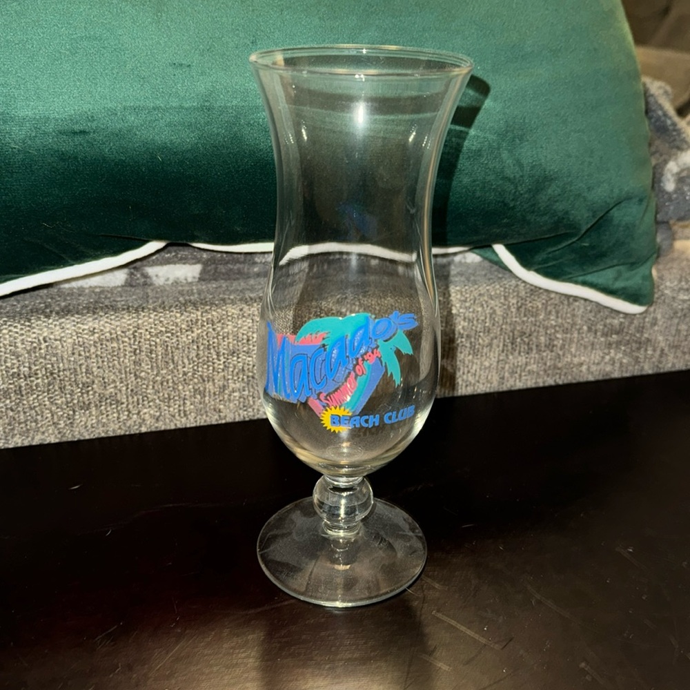 Macado’s Beach Club Hurricane Glass